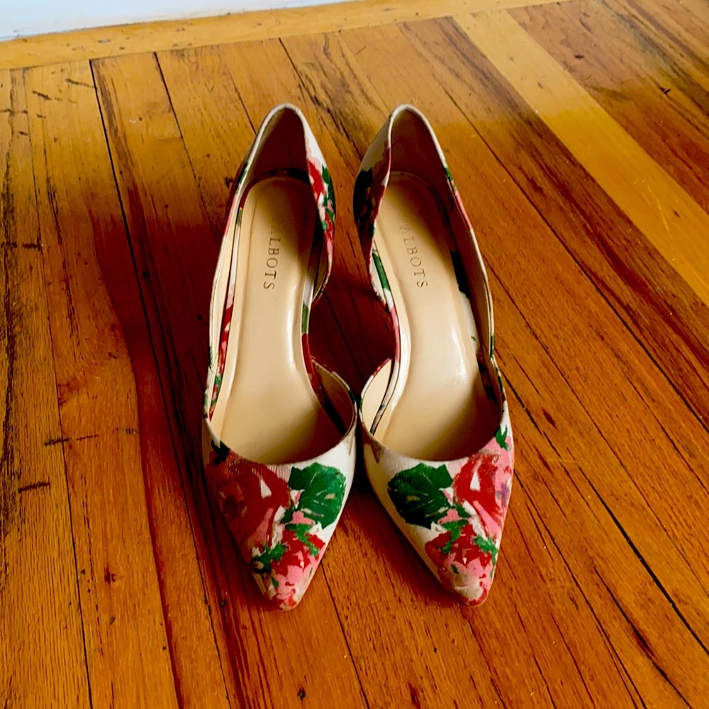 Talbots 7 1/2 summer shoe.